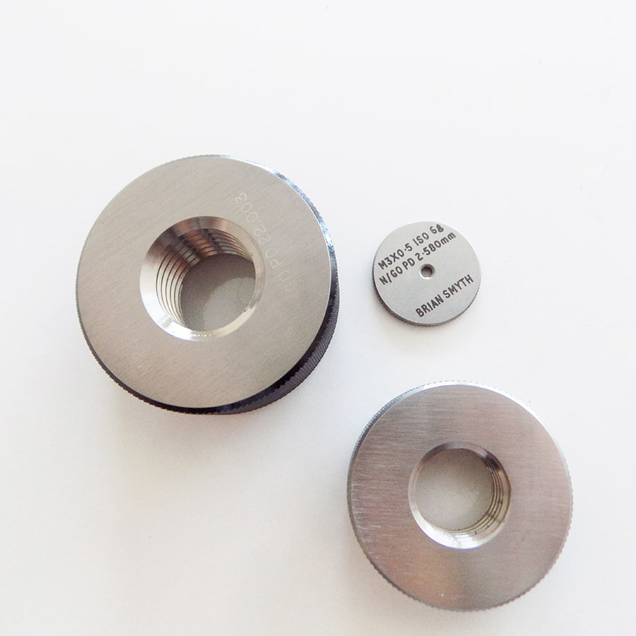 Standard gauges are manufactured to class 6g (Medium fit) and comprise a Go gauge ring which checks the Major and Effective diameters are to specification and not oversize, at the same time checking the pitch and flank geometry. The No Go gauge ring checks the Effective diameter to ensure it is not undersize.